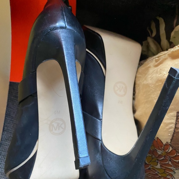 Michael Kors leather and studs - Picture 8 of 11